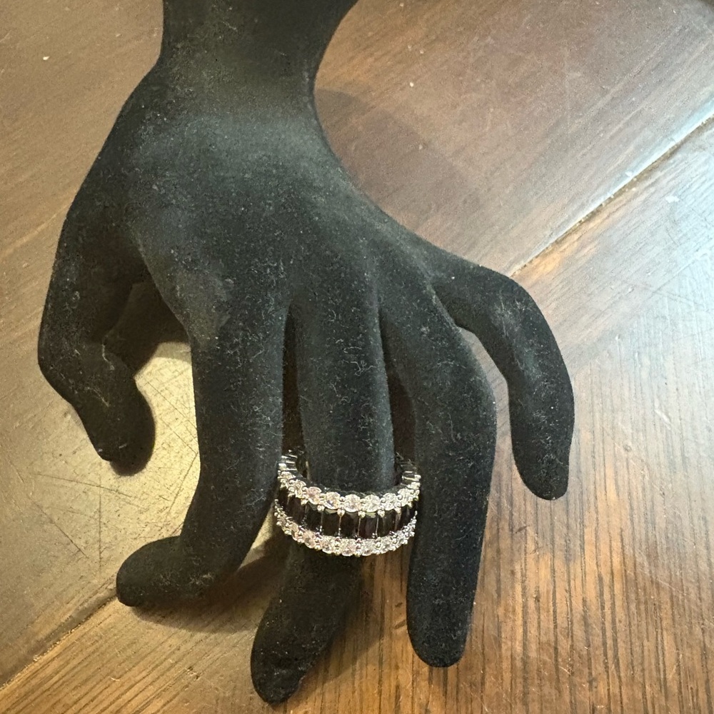 Elegant Silver Crystal Ring